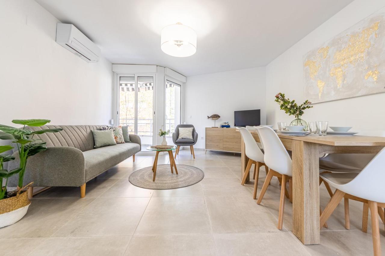 סאלו Boooom!!! Apartment With Swimming Pool מראה חיצוני תמונה