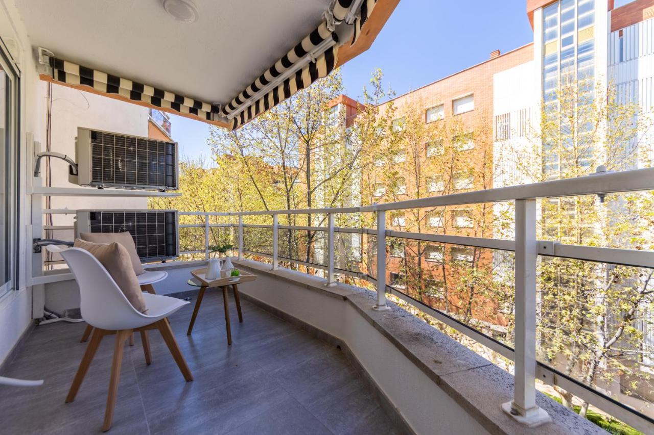 סאלו Boooom!!! Apartment With Swimming Pool מראה חיצוני תמונה