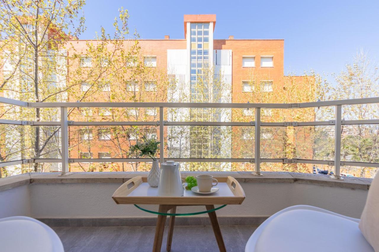 סאלו Boooom!!! Apartment With Swimming Pool מראה חיצוני תמונה