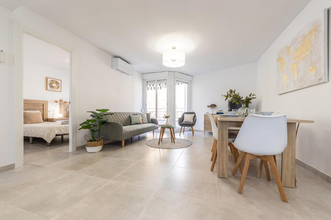 סאלו Boooom!!! Apartment With Swimming Pool מראה חיצוני תמונה
