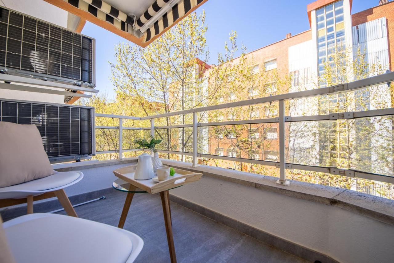 סאלו Boooom!!! Apartment With Swimming Pool מראה חיצוני תמונה
